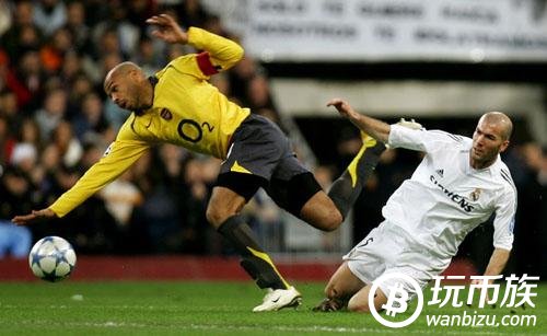 Real Madrid's Zidane is tackled by Arsenal's Henry during their Champions League match in Madrid