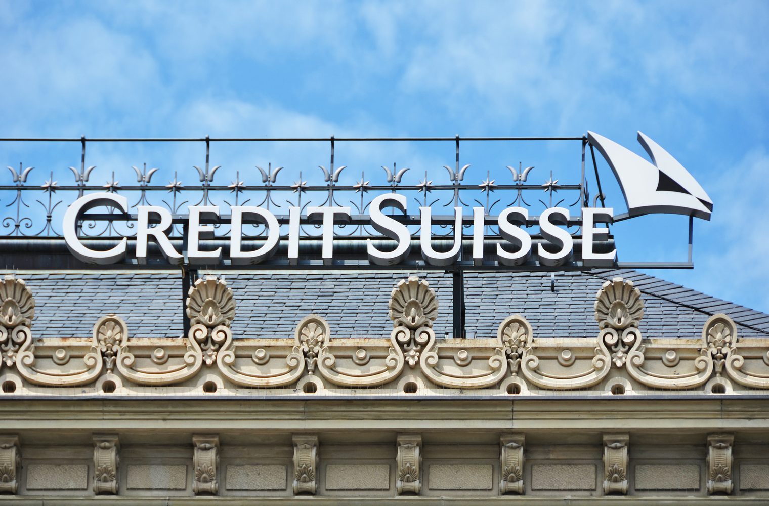 瑞士信贷是最新向客户收取现金存款的银行