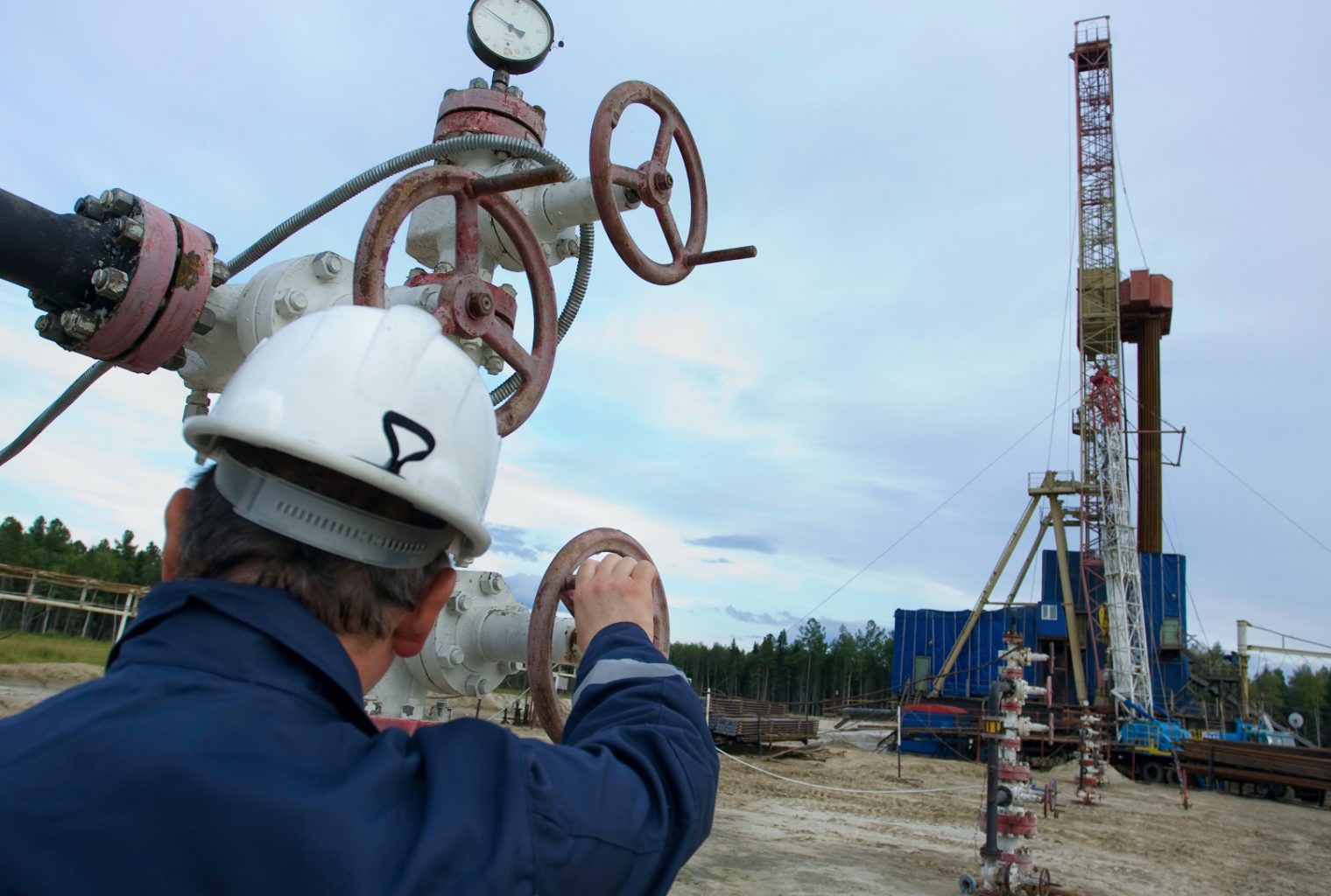 加拿大公司委托3个比特币挖矿单位重启油井