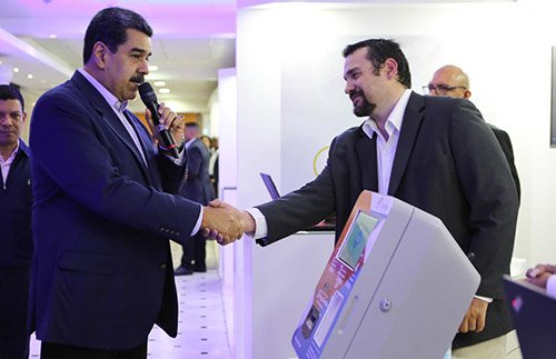 马杜罗计划向委内瑞拉养老金领取者Petro提供圣诞节奖金
