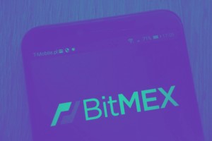 手机背景上的BitMex
