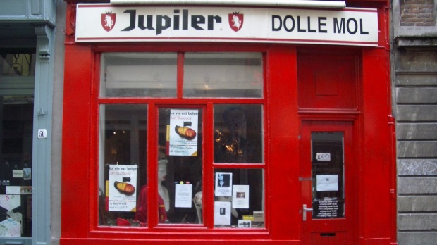 布鲁塞尔传奇的无政府主义咖啡馆 Dolle Mol 在三年后开门营业，并接受比特币作为一种支付方式。 资料来源：公报