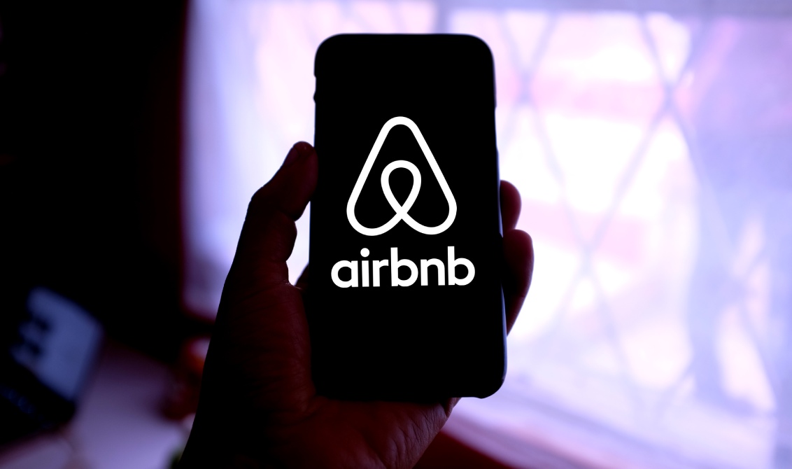 Airbnb 首席执行官问，大多数建议都来自加密货币